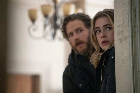 Manifest Bild Josh Dallas Melissa Roxburgh Von Filmstarts De