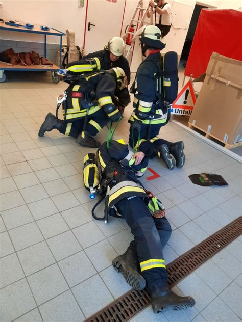 Atemschutz Notfalltraining Freiwillige Feuerwehr Bayerbach E V