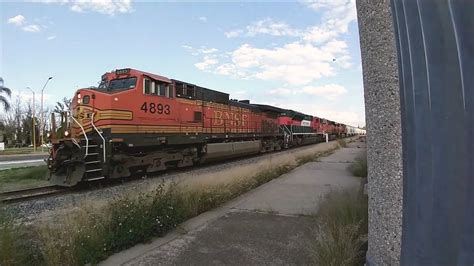 GRANELERO De BNSF N 4893 DASH 9 44CW FXE 4048 SD70ACe BNSF 6957