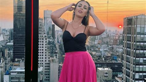 Maura Rivera deja la embarrá con fotitos en bikini de alto impacto RadioActiva