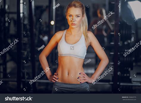Beautiful Blonde Doing Gym Exercises 스톡 사진 259063775 Shutterstock