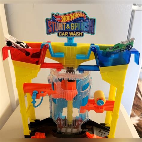 Hot Wheels Toys Hot Wheels Stunt And Splash Car Wash Playset Water City Elevator W Extra Pcs