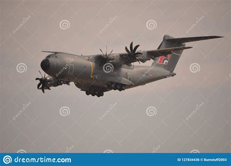 Les Militaires Transportent Des Avions Airbus a 400 Photo éditorial