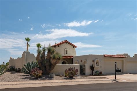 Premium Photo Tucson Arizona Home With Palm Tree In Front Yard