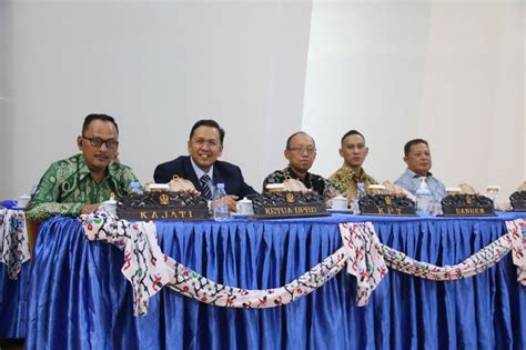 Mewakili Ketua Dprd Sulteng Hidayat Pakamundi Hadiri Wisuda Ke