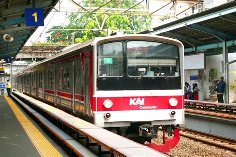 Foto Ada Perbaikan Rel Antara Stasiun Palmerah Kebayoran