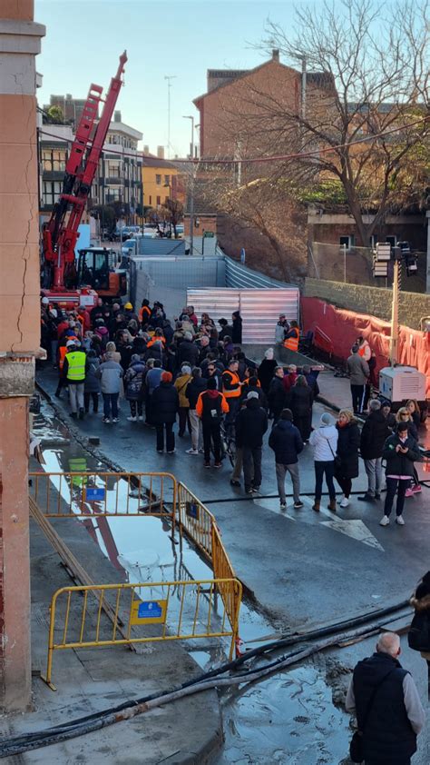 Los Afectados Por La L7b De Metro Irrumpen En Las Obras De