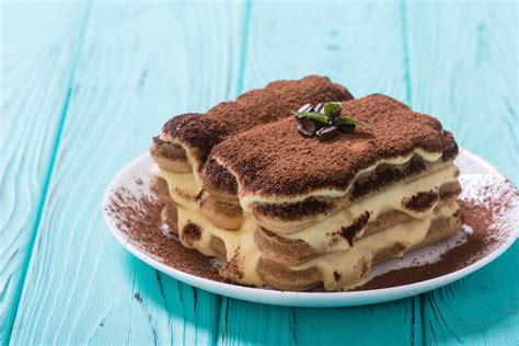 Come fare il tiramisù con panna ricetta del dessert facile e buonissimo