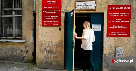 Policja weszła do siedziby Centrum Praw Kobiet w Łodzi Dzień po