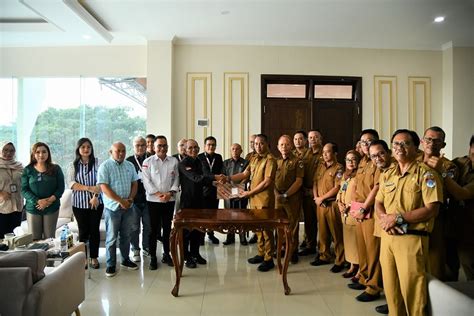 Kembali Berprestasi Pemkab Boltim Raih Penghargaan Uhc Award