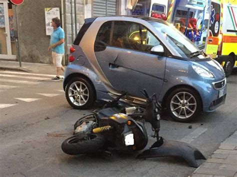 Scontro Tra Un Auto E Uno Scooter In Via Piave A Savona Un Ferito Ivg It