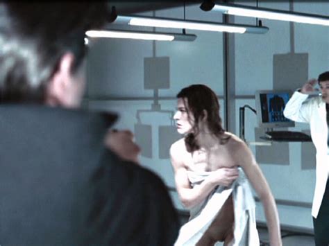 Naked Milla Jovovich In Resident Evil Apocalypse