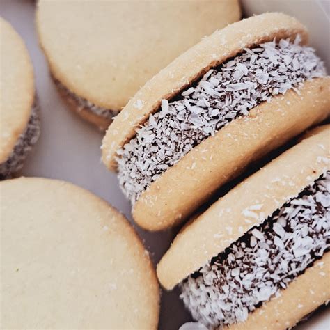 Alfajores De Maicena 10 Unidades Sof Cakes