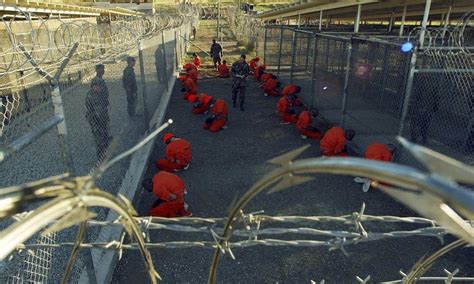 Preso sai de Guantánamo após 13 anos e diz que foi torturado por