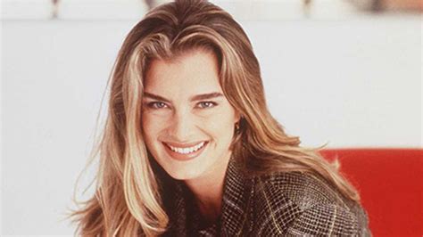 El Bikini Rojo De Brooke Shields Y Otras Prendas Del Mismo Tono Que Favorecen A Todas Las Edades