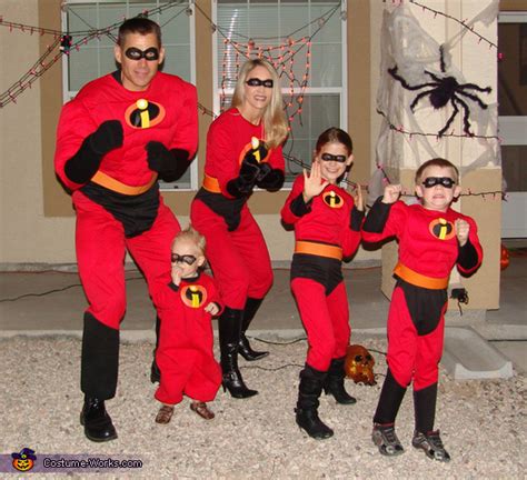 The Incredibles Movie Family Costume Idea