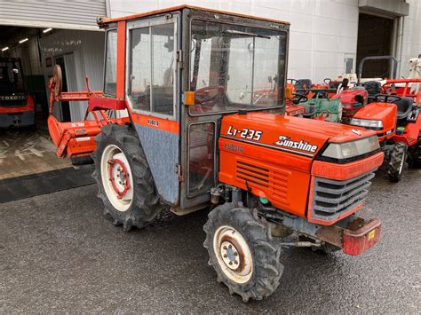 Tractors KUBOTA L1 R235D FARM MART