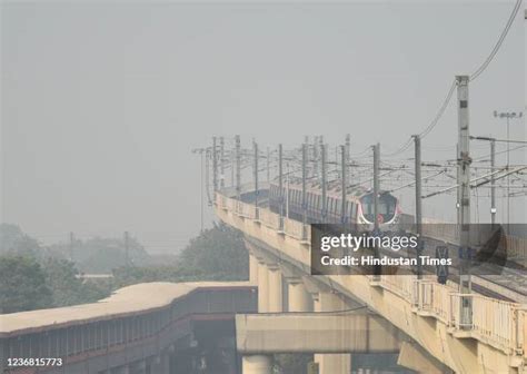 Dhaula Kuan Metro Photos and Premium High Res Pictures - Getty Images