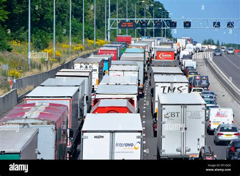 M Quatre Voies D Autoroute Et Engorg E Principalement Les Camions