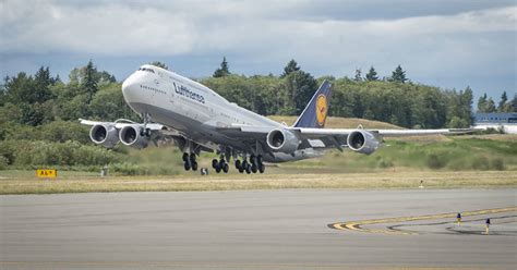3 ways to play Boeing's turbulence