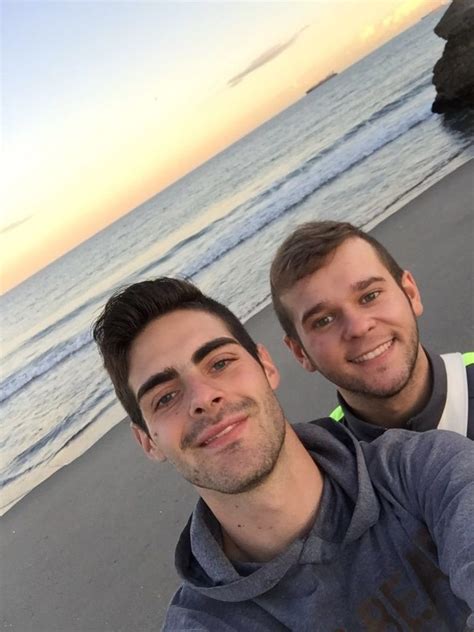 Árbitro de futebol gay largou a profissão por conta de ataques homofóbicos Manhunt Agora