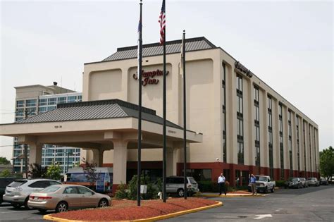 Hampton Inn Newark-Airport Hotel in Newark (NJ) - Room Deals, Photos ...