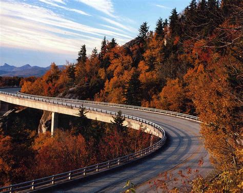 Linn Cove Viaduct In The Autumn Experience The High Country With Us