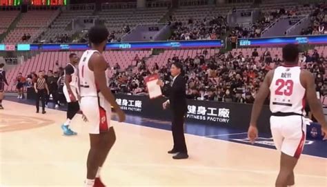 Basketball Top5 影快訊鋼鐵人不斷發生低級失誤！邱大宗喊暫停髒話連噴球隊洋將：x，恁娘勒