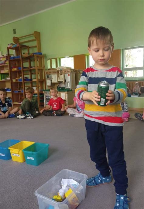 Segregujemy odpady Przedszkole Miejskie nr 106 w Łodzi Montessori