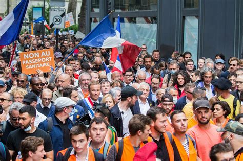 Protesty we Francji Sprzeciwiają się nowym przepisom covidowym