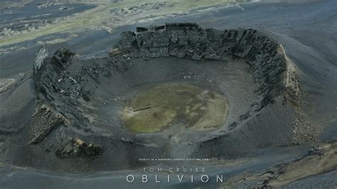 Tom Cruise Oblivion Movie Wallpaper