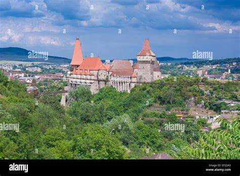 Gotische Burg Hunedoara Stockfotos Und Bilder Kaufen Alamy