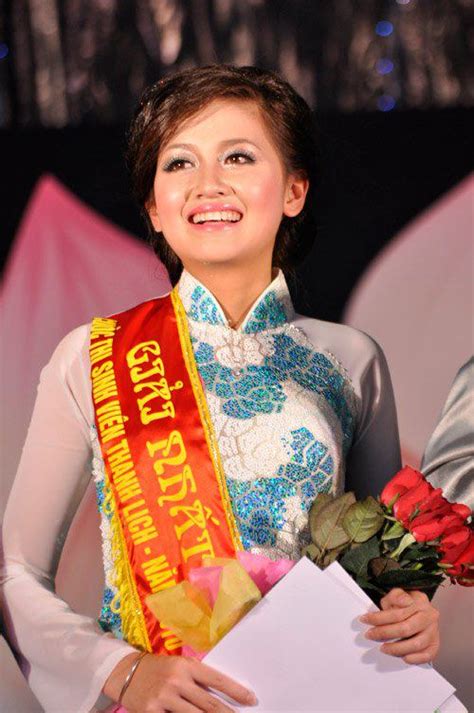 Hot Girl Nh M Nh T I H C Kinh T Qu C D N