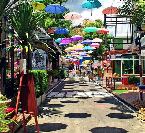 Exploring The Markets In Chiang Mai Akyra Manor Chiang Mai Hotel Artofit