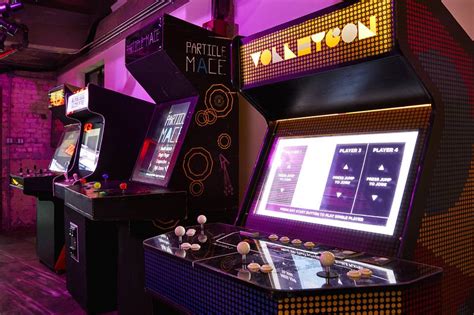 Nostalgic For The Atari Era Arcade Millennial Gamers Are Reinventing It Wsj