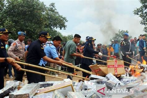 Bea Cukai Bandarlampung Musnahkan Juta Batang Rokok Ilegal Antara News