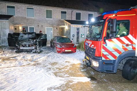 Auto In Brand Op Oprit Van Woning In Almere