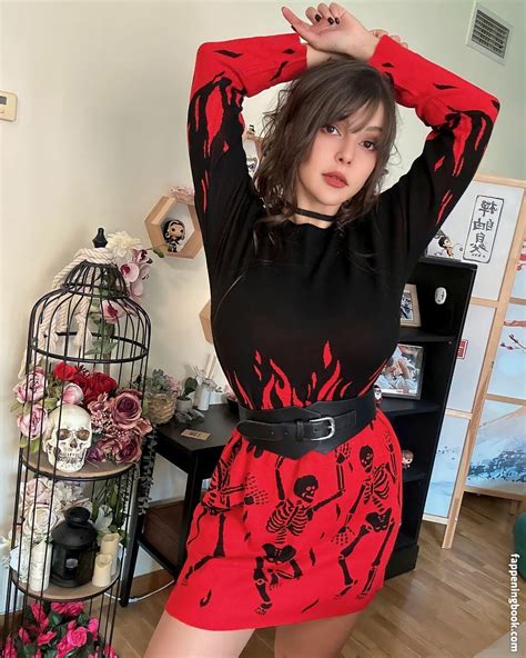 Shermie Cosplay Gabriela Almeida Shermie Cos Nude OnlyFans Leaks Fappening FappeningBook