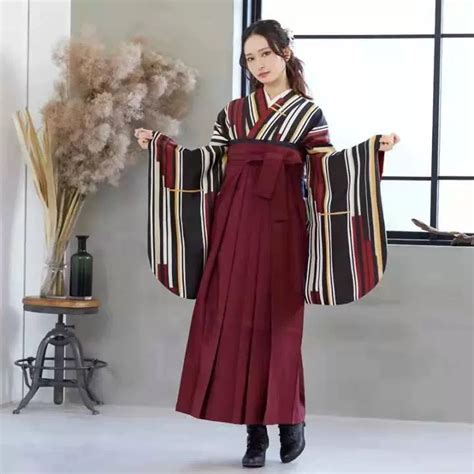 Striped Kimono Hakama Set – En Yukata