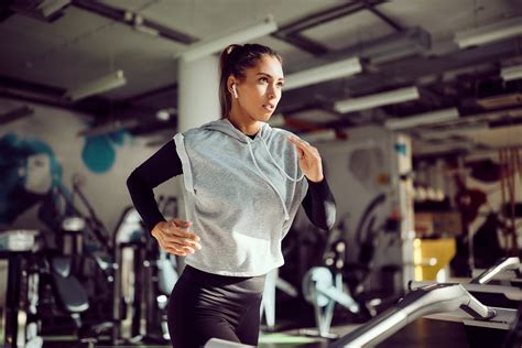 How To Beat Gym Anxiety 12 Tips To Try — Runstreet