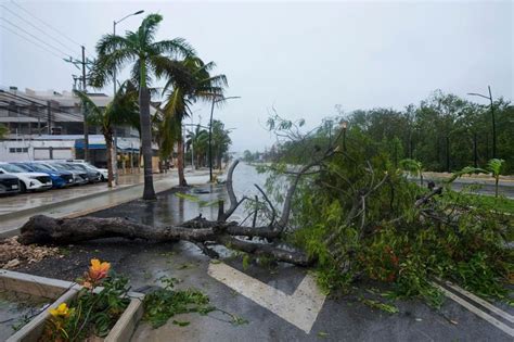 Sturm „beryl“ Kommt Us Küste Immer Näher