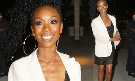 Singer Brandy Shows Off Legs After Apologising To Oprah For Lying About