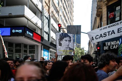 En imágenes argentinos marchan por el Día de la Memoria bajo el lema