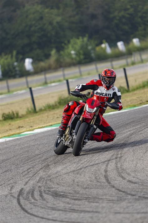 DUCATI Hypermotard 698 Mono (2023-Present) Specs, Performance & Photos ...