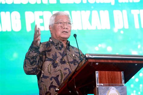 Prof J Soedradjad Djiwandono Saya Harus Hati Hati Berbicara