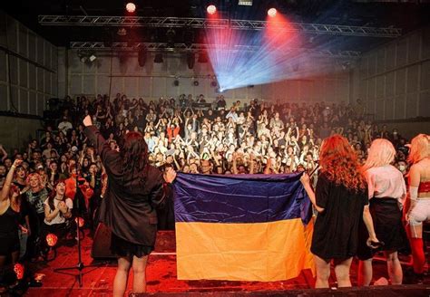 Pussy Riot вновь собрали 10 тысяч евро для детской больницы в Киеве Wonderzine