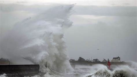 Tempête Ciaran Des Rafales De Plus De 150 Kmh Mesurées En Bretagne