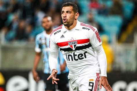 SPNet Diego Souza faz três vítimas na lei do ex pelo São Paulo e