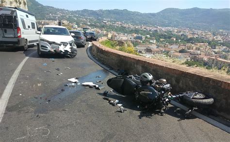 Ennesimo Incidente Sulla Statale Sorrentina Due Feriti Gravi