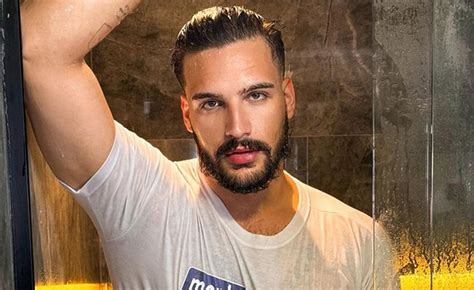 Ator critica falsidade no pornô gay e revela motivo para largar o ramo Héteros ocupando o